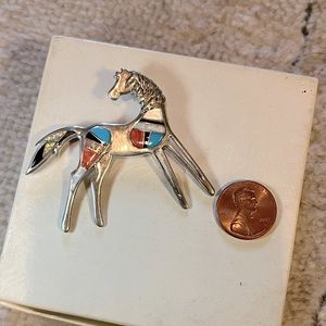 Silver horse broche inlaid with stone